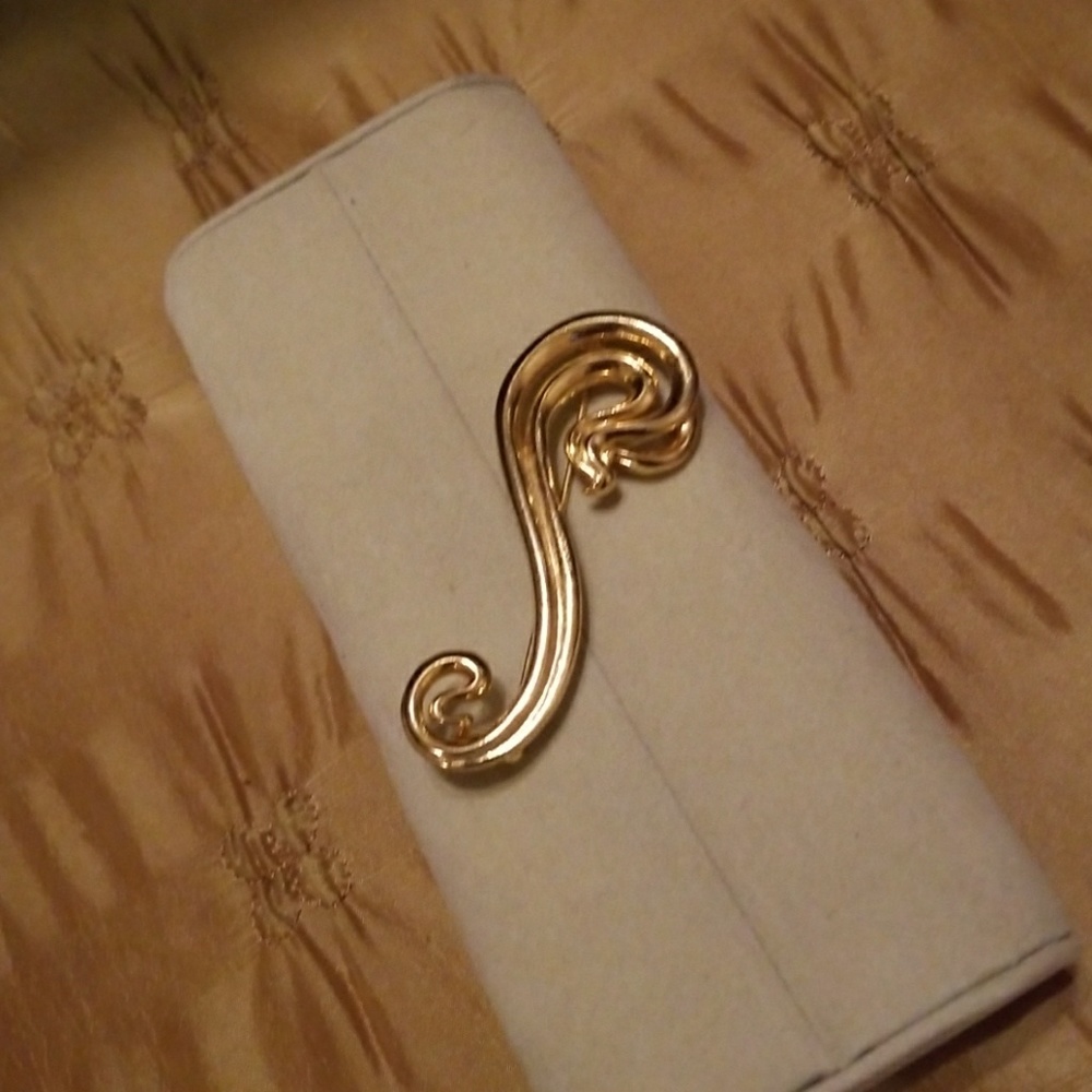 Pin - Picture 3 of 3